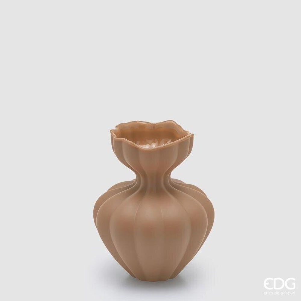 EDG Enzo De Gasperi Vaso Flow Sinuoso in Vetro Marrone Chiaro H 19 cm. D 15 cm.