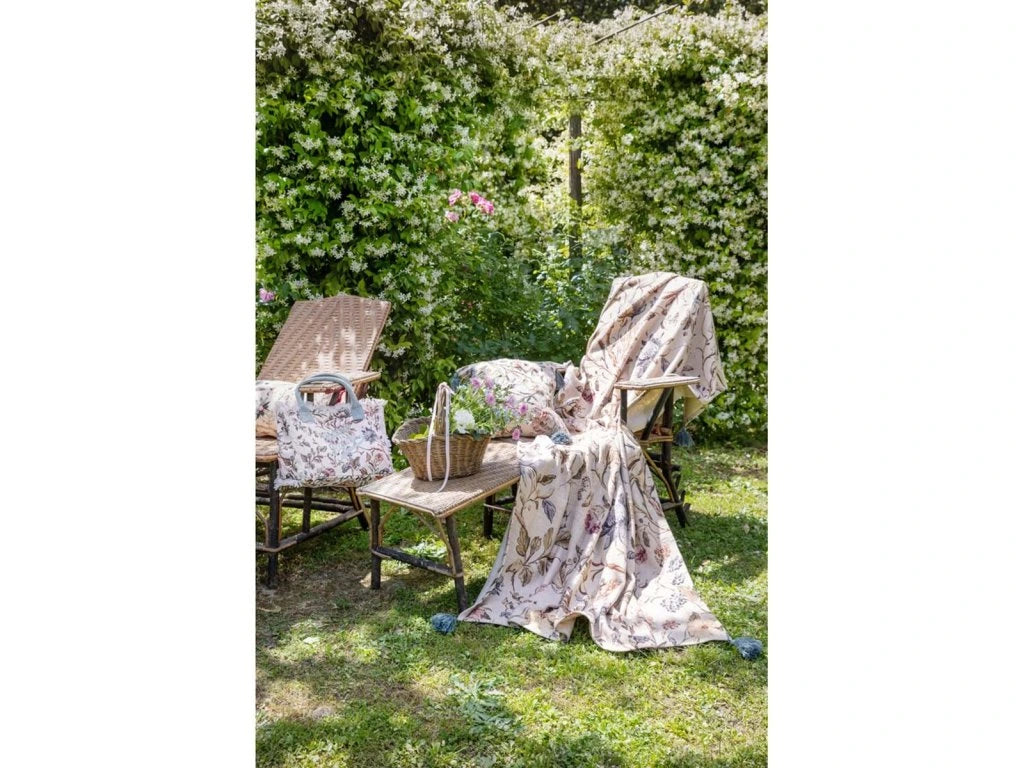 Copritutto Ricamato con Nappe Mocha Mousse Collection 150x200 cm.