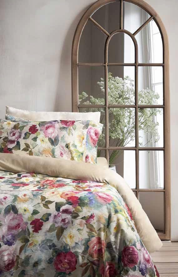 Blanc MariClò Parure Copripiumino Matrimoniale in Raso Rose Collection 300 TC Fondo Beige 250x200 cm.