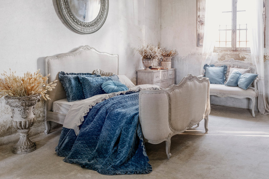 Letto Matrimoniale Imbottito Completo di Pediera Marcella Collection 200x167,5x134 cm.
