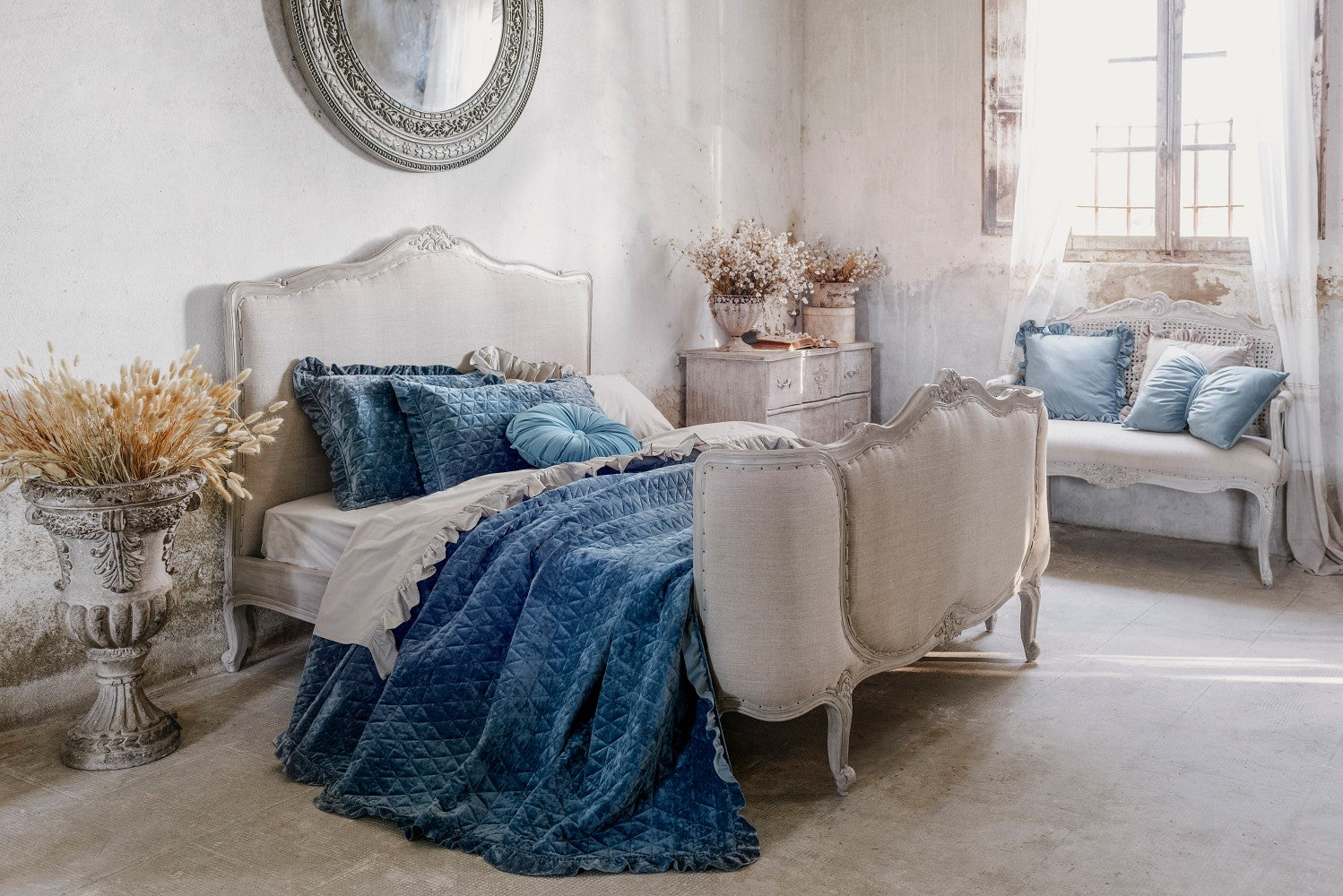 Letto Matrimoniale Imbottito Completo di Pediera Marcella Collection 200x167,5x134 cm.