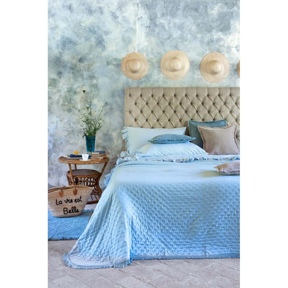 Trapunta Matrimoniale con Frange Petali Uniti Collection 260x260 cm. Azzurro Polvere