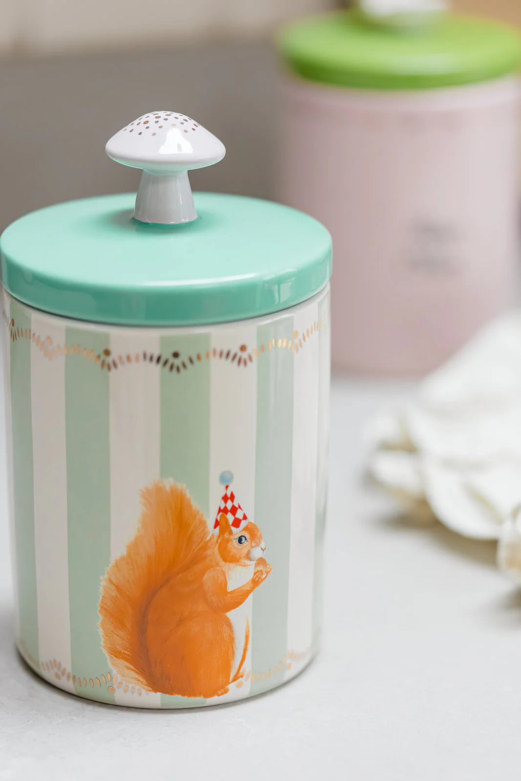 Medium Squirrel Storage Jar Yvonne Ellen 17x10 cm.