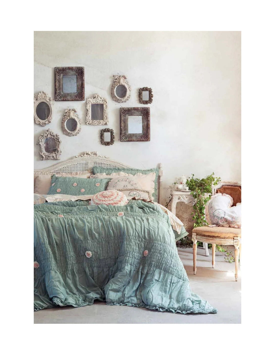 Blanc MariClò Boutis Ira Tempestosa Collection in Cotone Verde Salvia con Fiori Rosa 260x260 cm.
