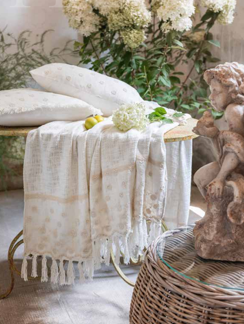 Blanc MariClò Copritutto Dentelle Collection in Cotone Panna con Frange 130x170 cm.