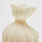 EDG Enzo De Gasperi Vaso Flow Sinuoso in Vetro Avorio H 30,5 cm. D 19,5 cm.